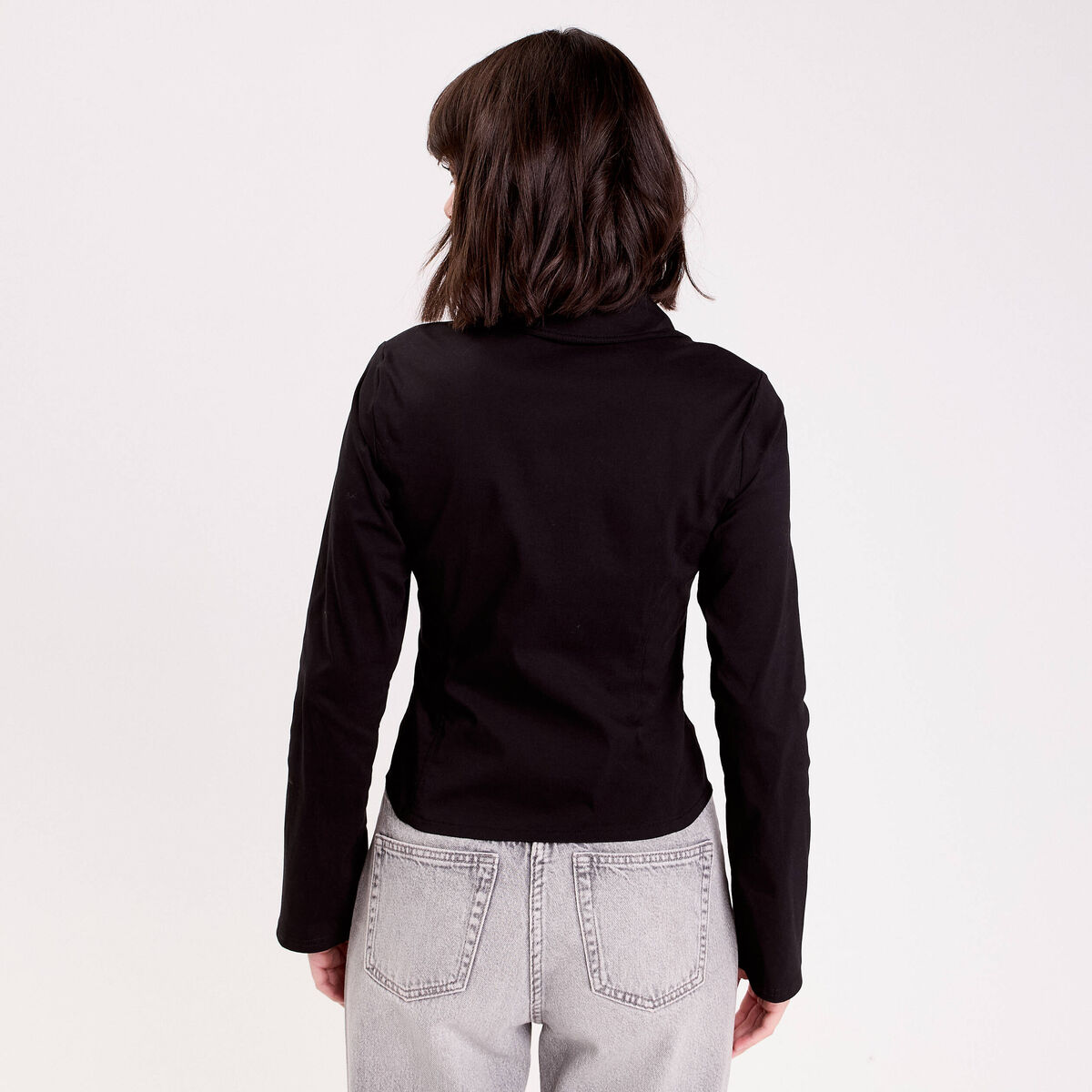 Chemise courte bas resserr&eacute; noir femme