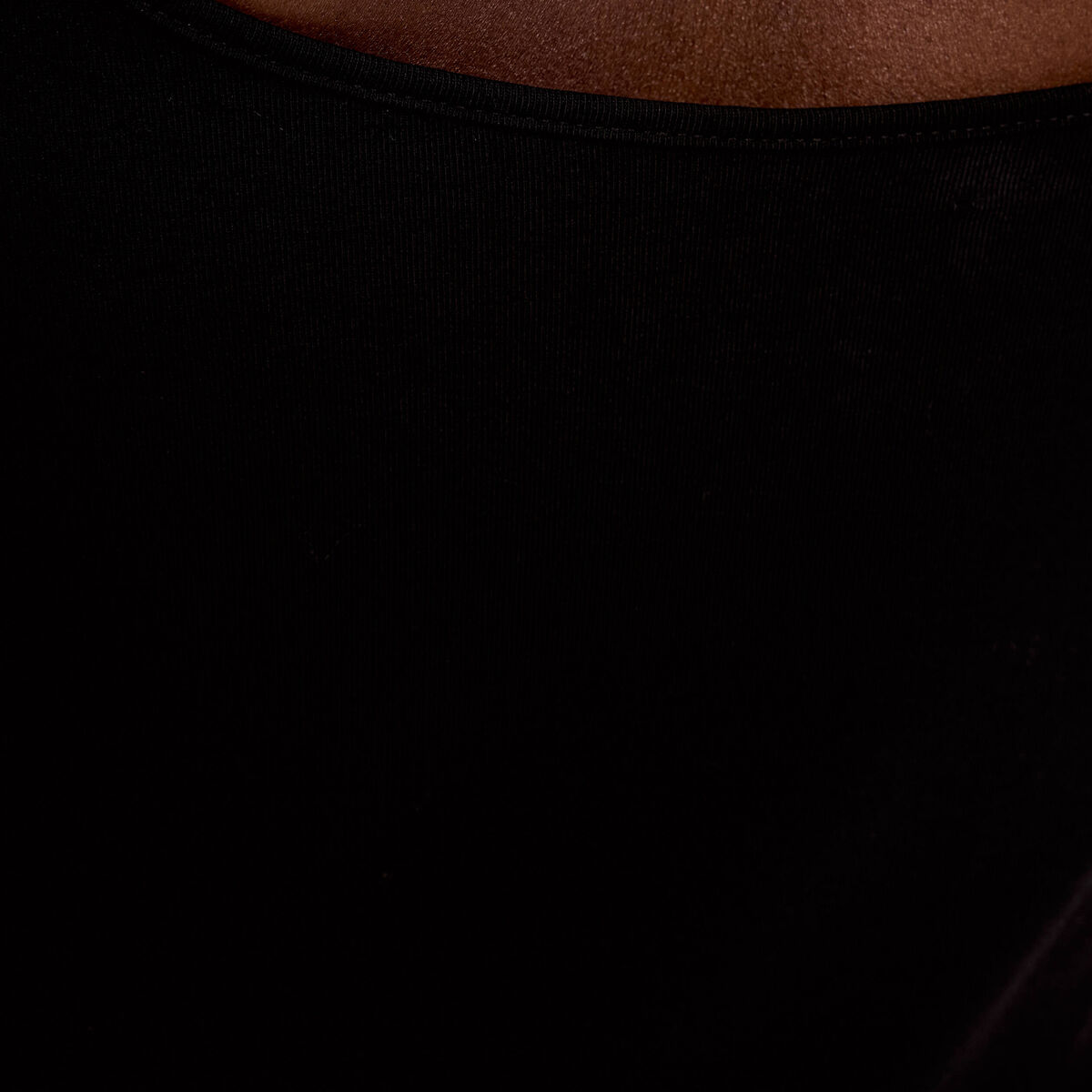 D&eacute;bardeur ajust&eacute; d&eacute;collet&eacute; dentelle noir femme