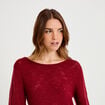 Pull ajour&eacute; col bateau manches longues rouge fonc&eacute; femme