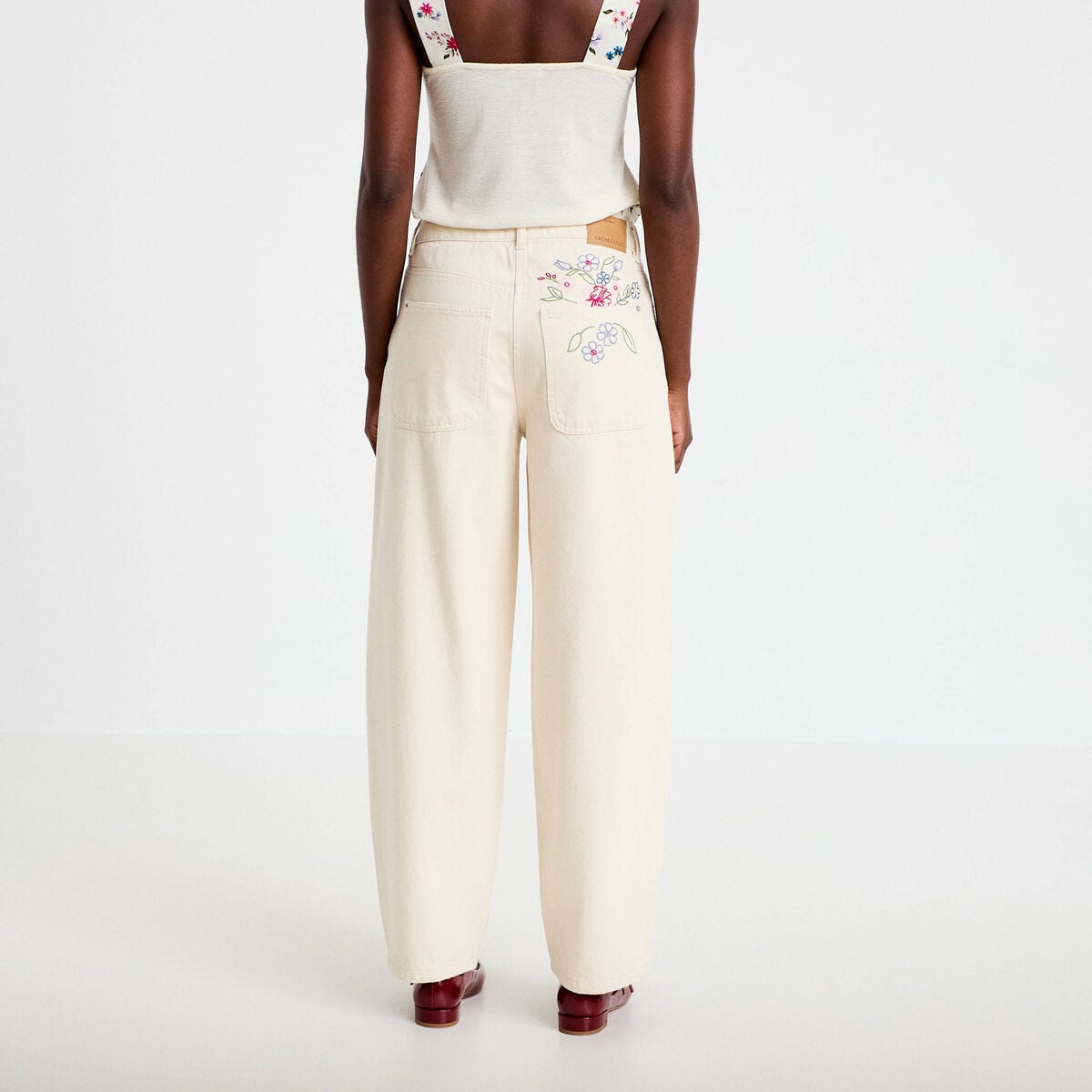 Pantalon barrel broderie taille basse ecru femme