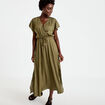 Robe longue &eacute;vas&eacute;e col v satin&eacute;e vert kaki femme