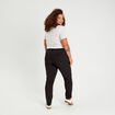Pantalon cigarette ceintur&eacute; noir femme