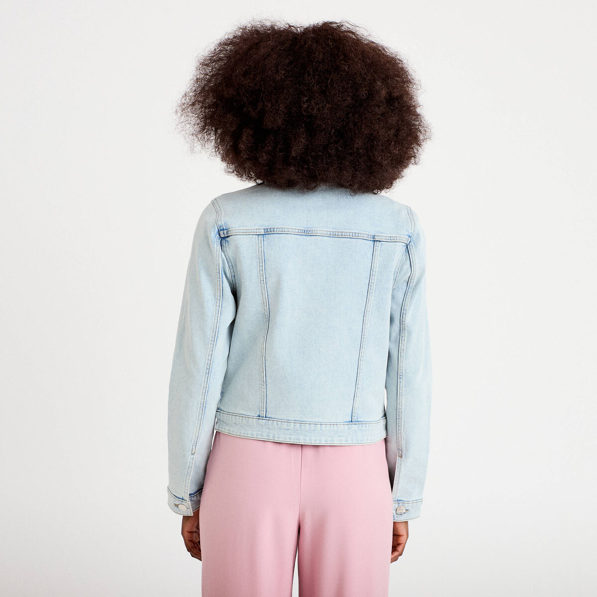 Veste cintr&eacute;e en jean col classique denim bleach femme