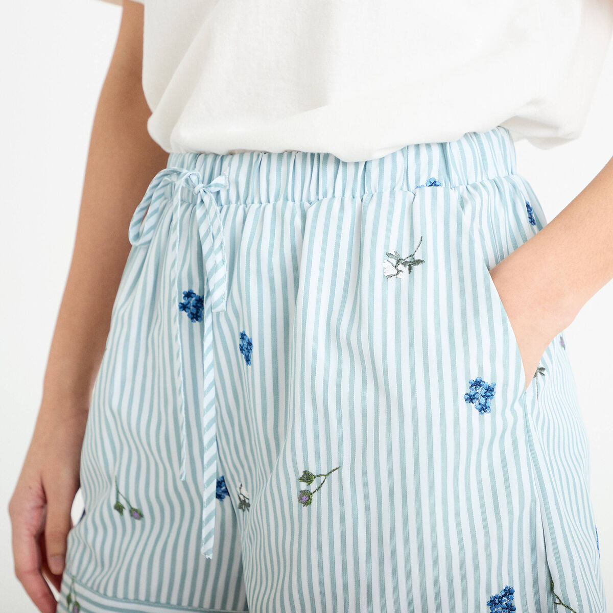 Short flare brod&eacute; Bridgerton bleu clair femme