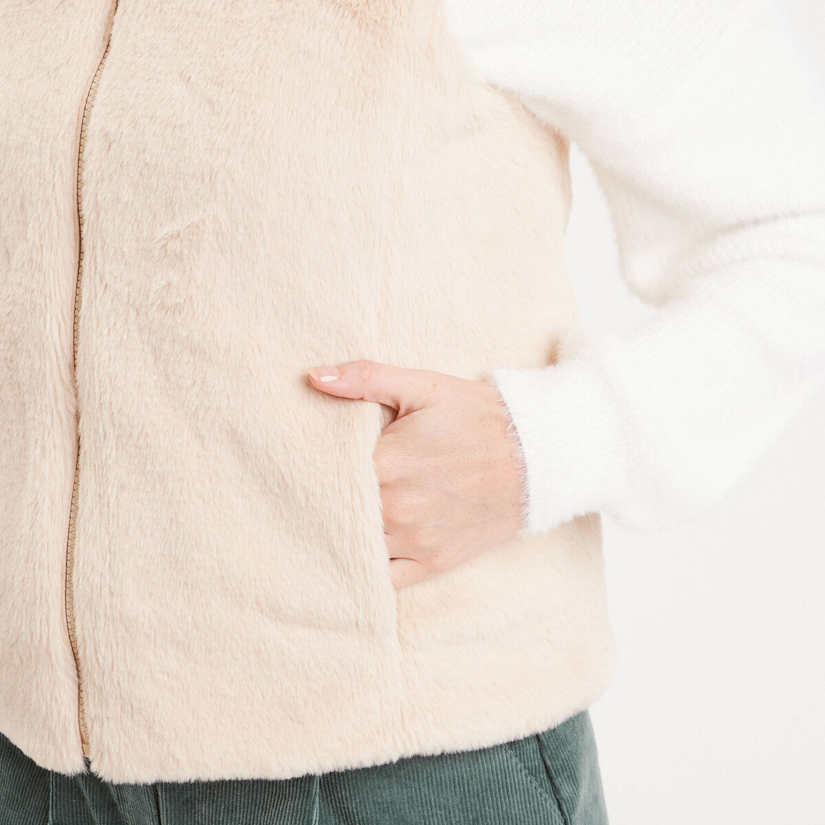 Veste courte ajust&eacute;e sans manches ivoire femme