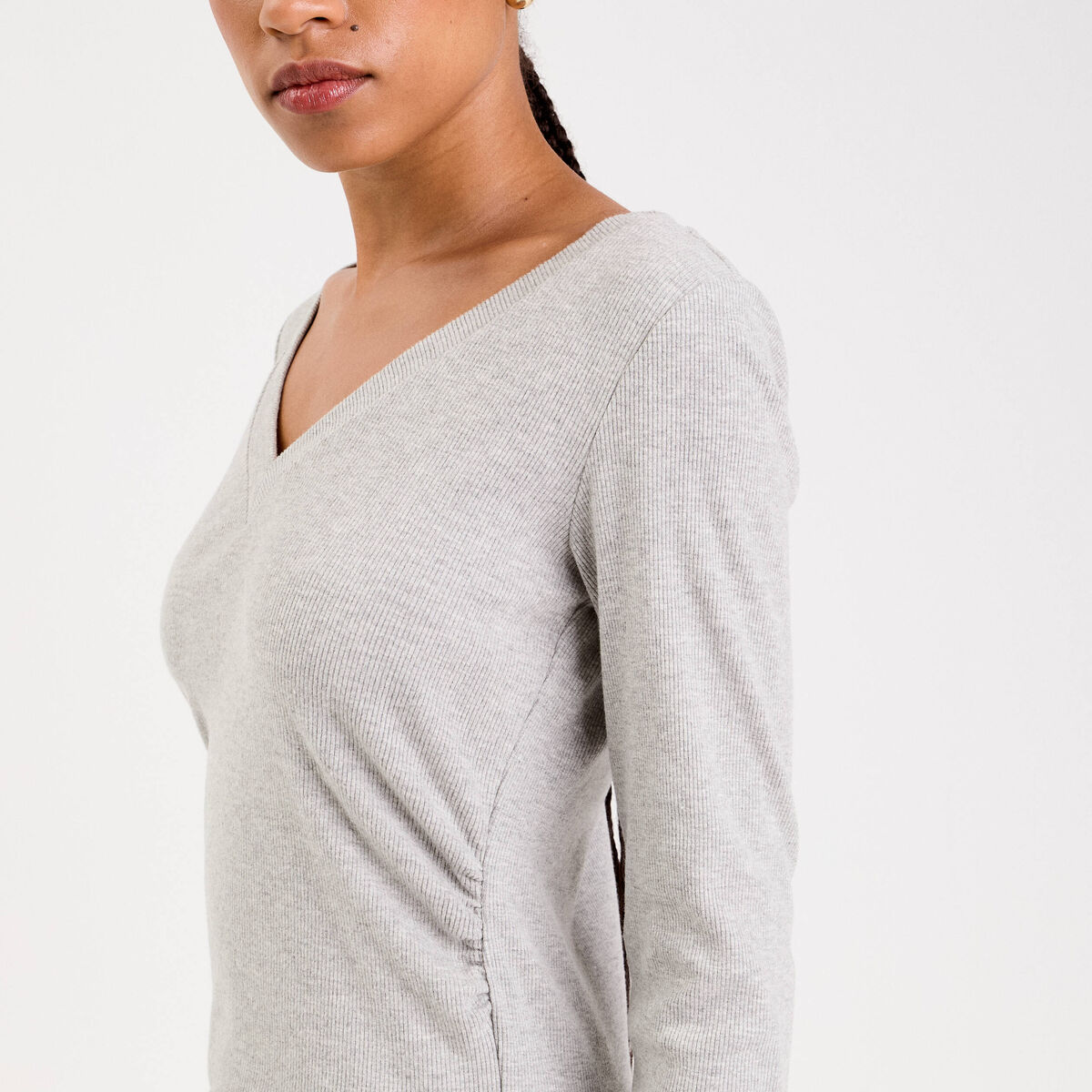 Top ajust&eacute; col v manches longues gris clair femme