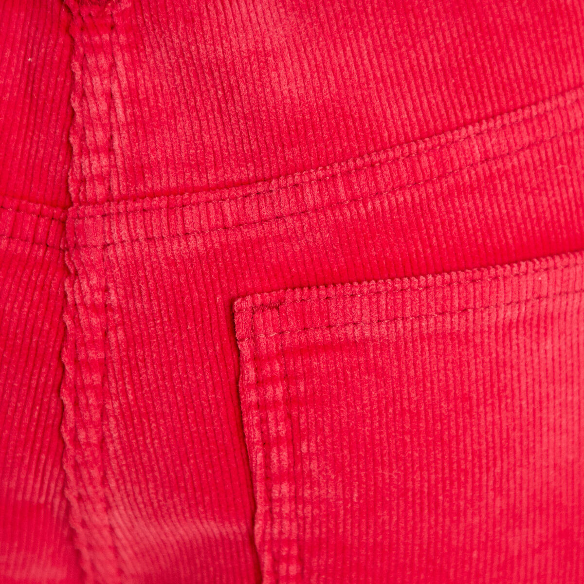 Pantalon droit en velours rouge femme
