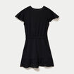 Robe courte &eacute;vas&eacute;e col v manches courtes noir femme