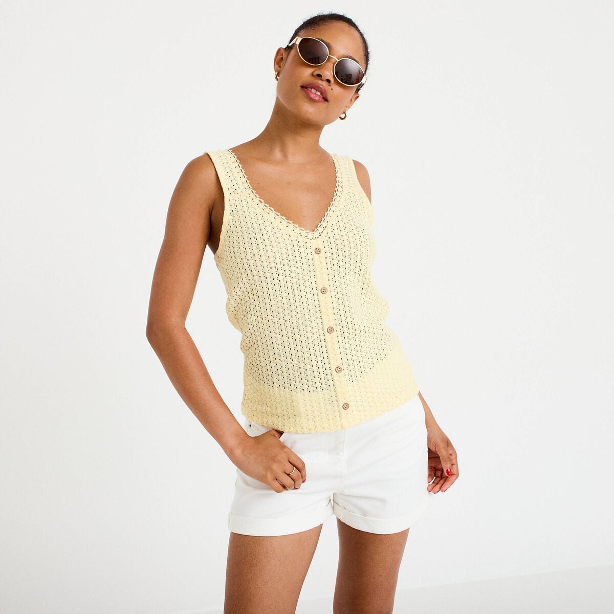 D&eacute;bardeur ajour&eacute; aspect dentelle col v jaune pastel femme