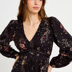Robe courte &eacute;vas&eacute;e col v manches longues noir femme