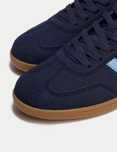 Baskets basses &agrave; lacets bleu marine femme