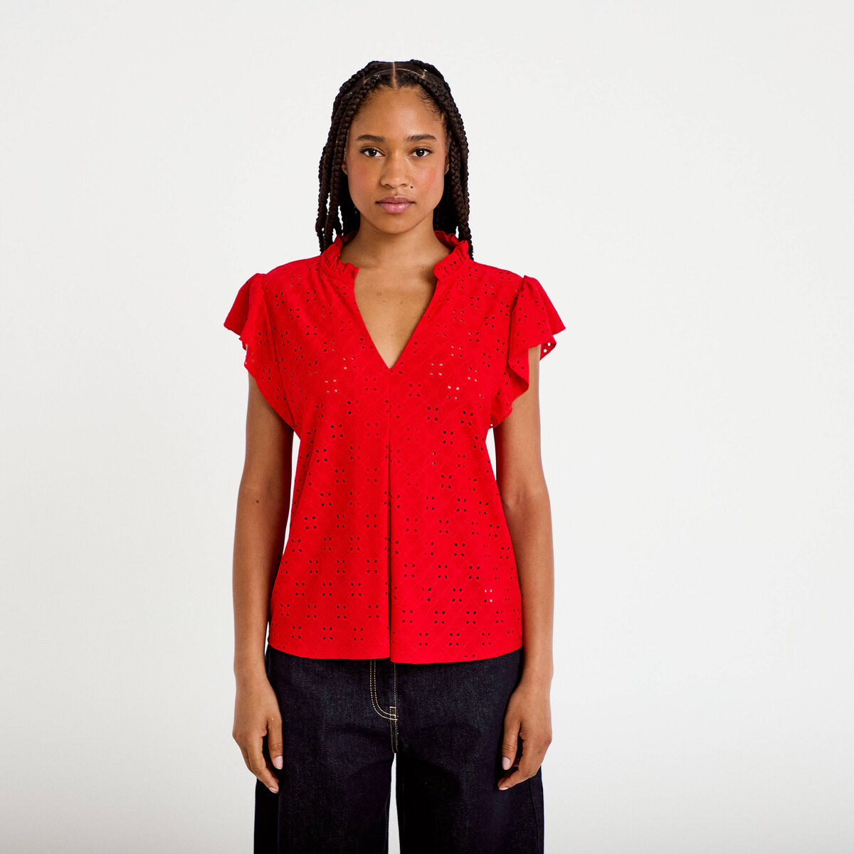Blouse ajour&eacute;e col v manches courtes rouge femme