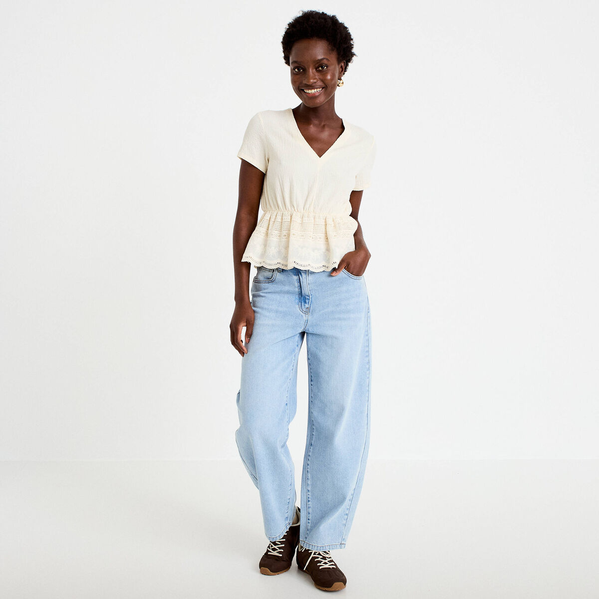 Blouse droite col v manches courtes ecru femme