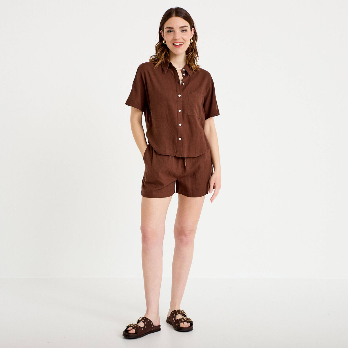 Short regular contenant du lin marron femme