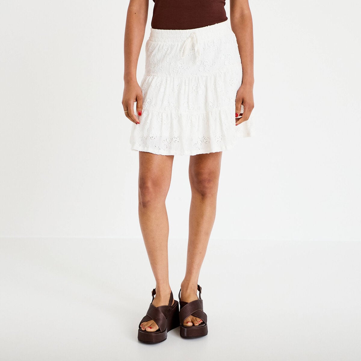 Jupe courte &eacute;vas&eacute;e en maille ecru femme