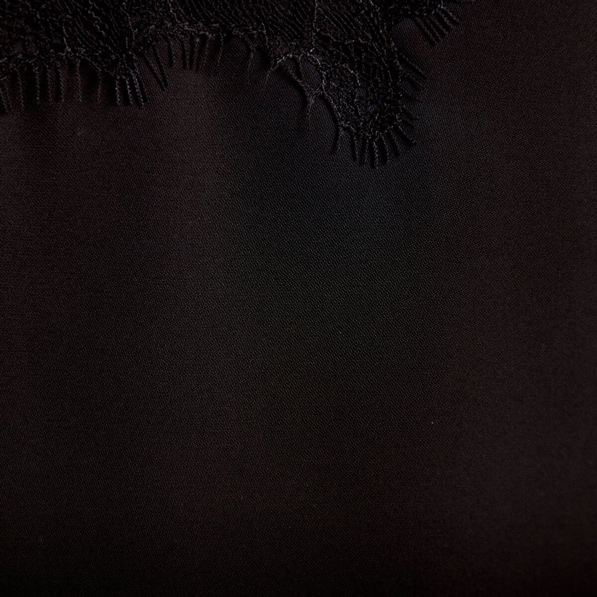D&eacute;bardeur ajust&eacute; d&eacute;collet&eacute; dentelle noir femme