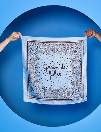 Foulard satin&eacute; soyeux bleu ciel femme