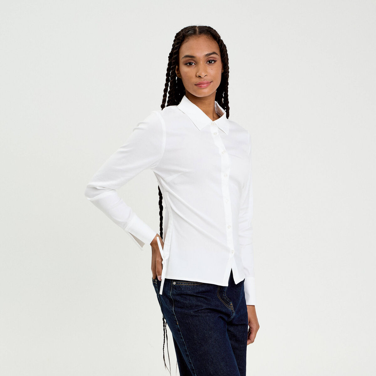 Chemise cintr&eacute;e courte col classique ecru femme