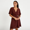 Robe courte &eacute;vas&eacute;e col v manches courtes marron femme