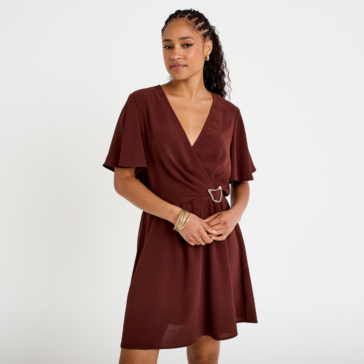 Robe courte &eacute;vas&eacute;e col v manches courtes marron femme