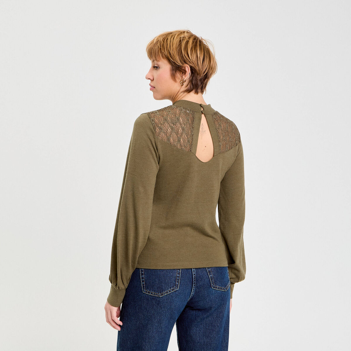 T-shirt manches longues d&eacute;tails ajour&eacute;s vert kaki femme