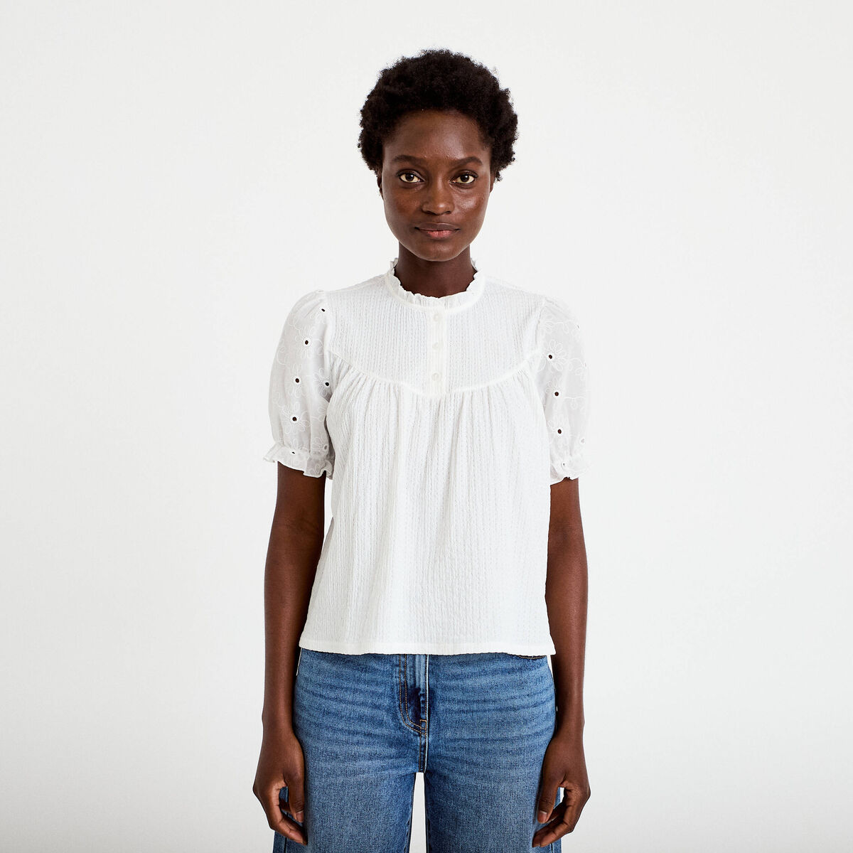 Blouse manches courtes brod&eacute;es ecru femme