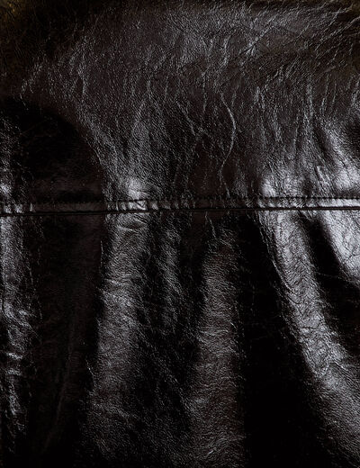 Veste droite cropped en similicuir noir femme