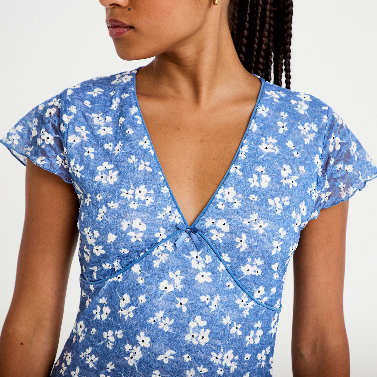 T-shirt ajust&eacute; court d&eacute;collet&eacute; dentelle bleu femme