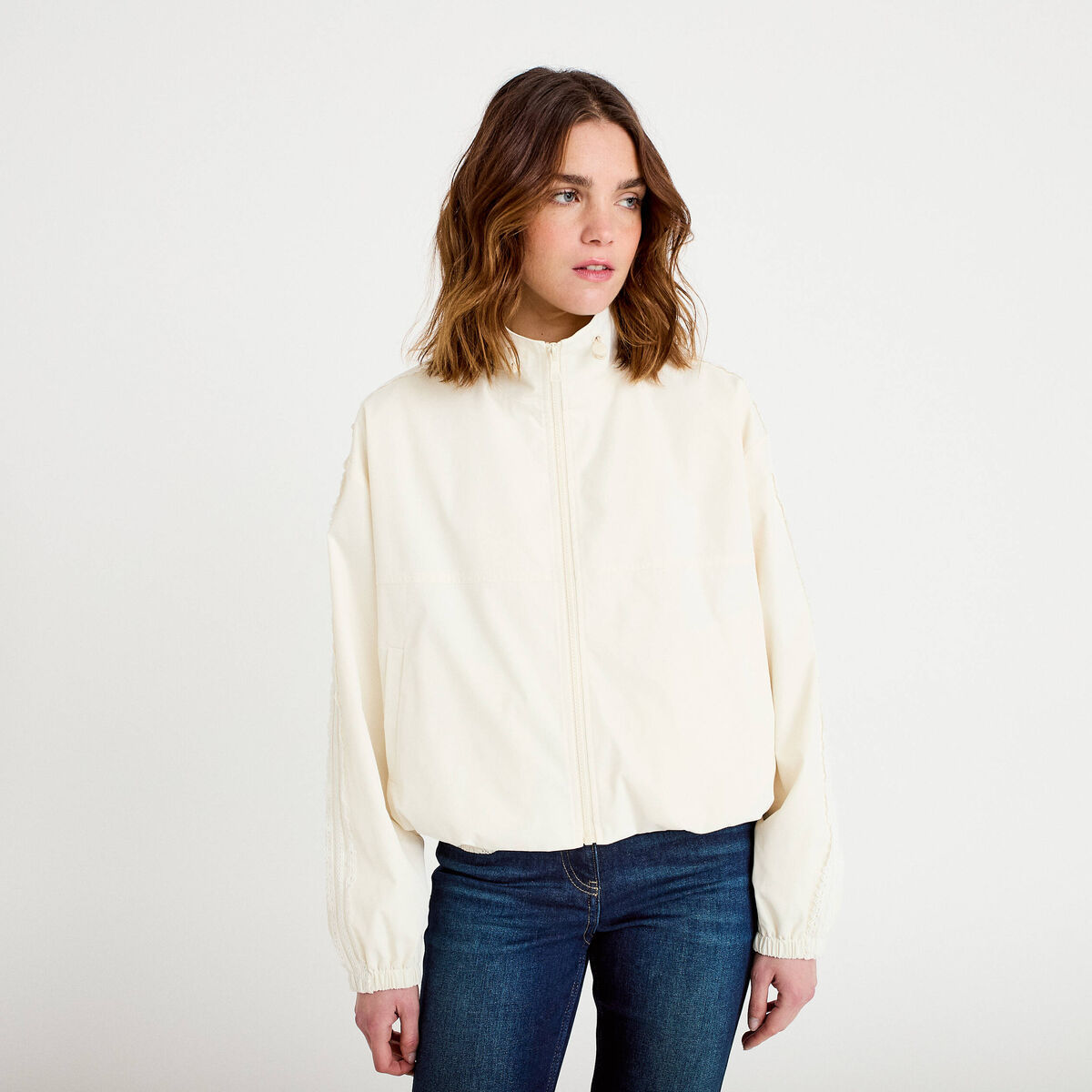 Veste col montant bas resserr&eacute; dentelle ecru femme