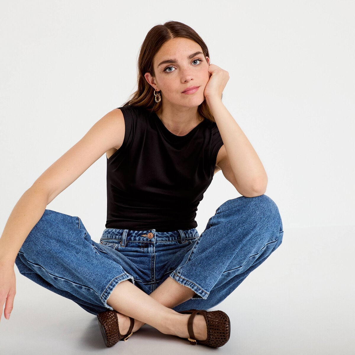 Body ajust&eacute; d&eacute;collet&eacute; sans manches noir femme
