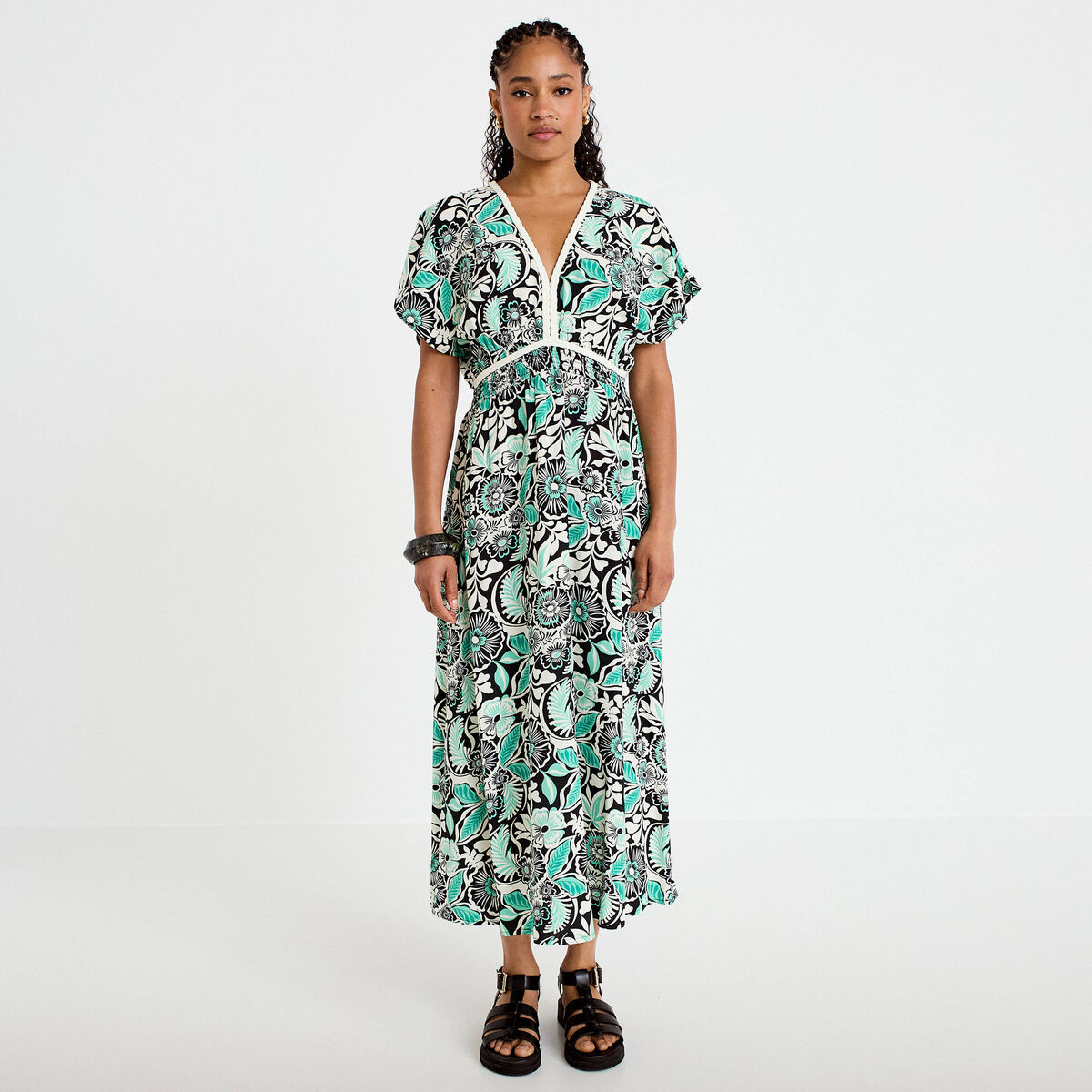 Robe &eacute;vas&eacute;e 3/4 col v manches courtes noir femme