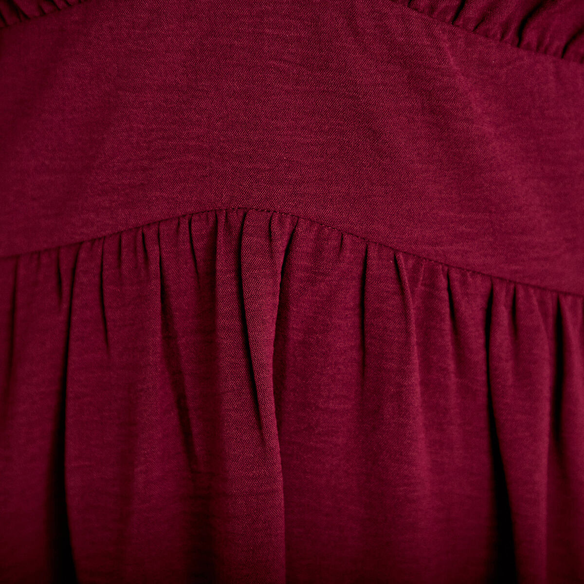 Robe courte &eacute;vas&eacute;e col v manches 3/4 bordeaux femme
