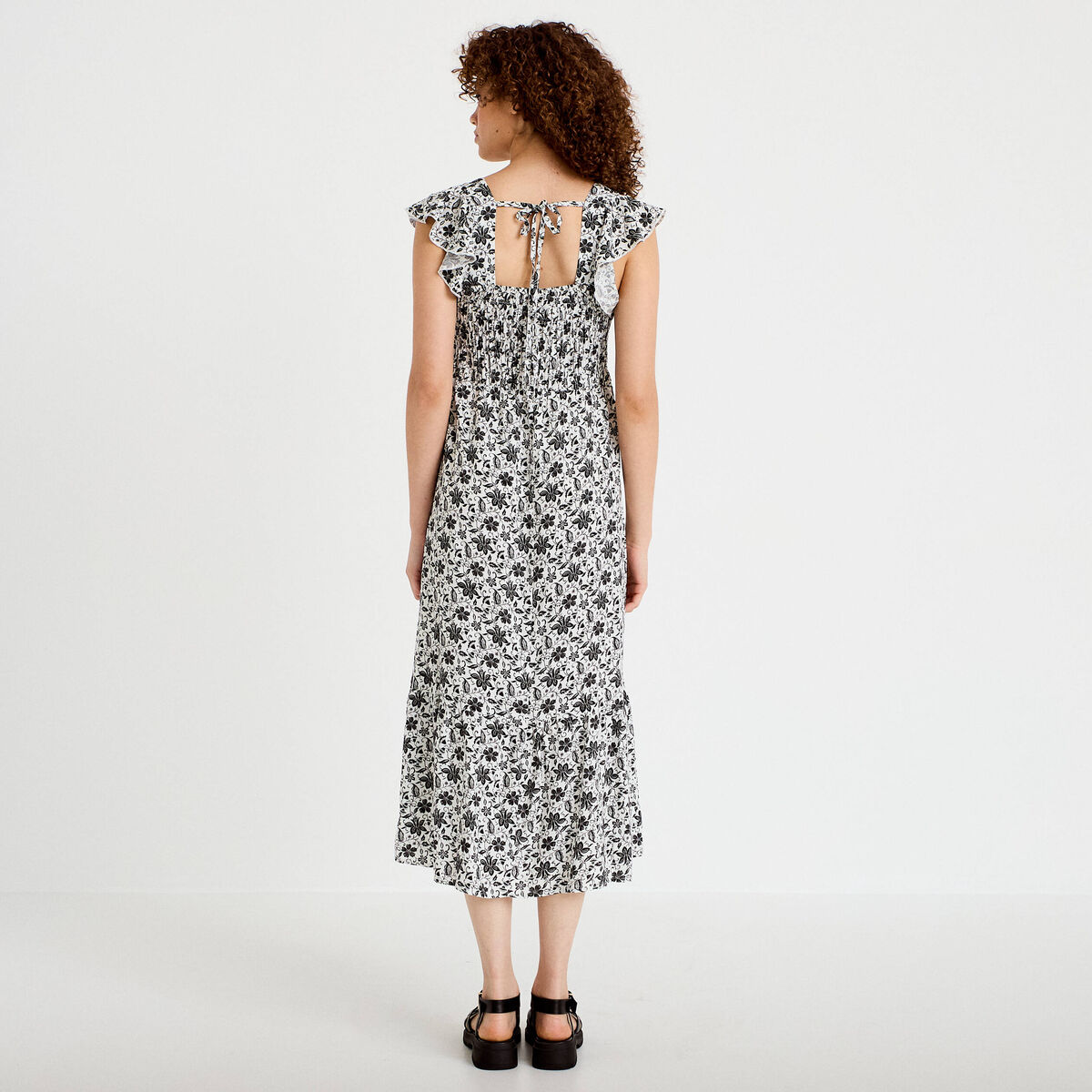 Robe longue &eacute;vas&eacute;e smock&eacute;e noir femme