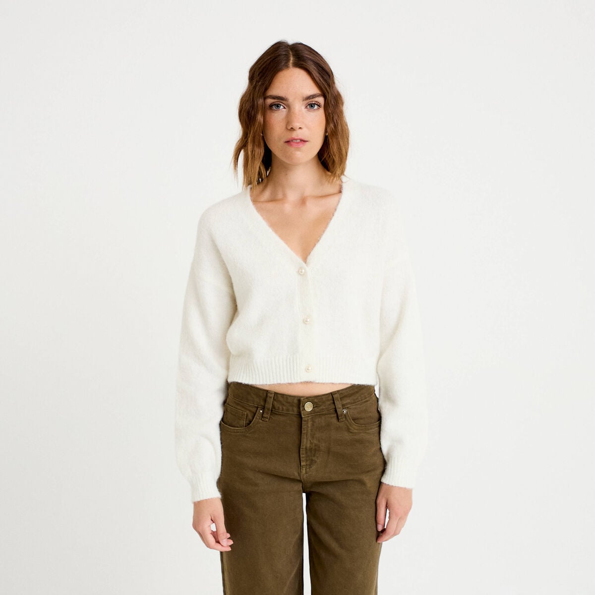 Gilet court ajust&eacute; col v manches longues ecru femme
