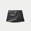 Jupe-short mini enduite d&eacute;tails clout&eacute;s noir femme