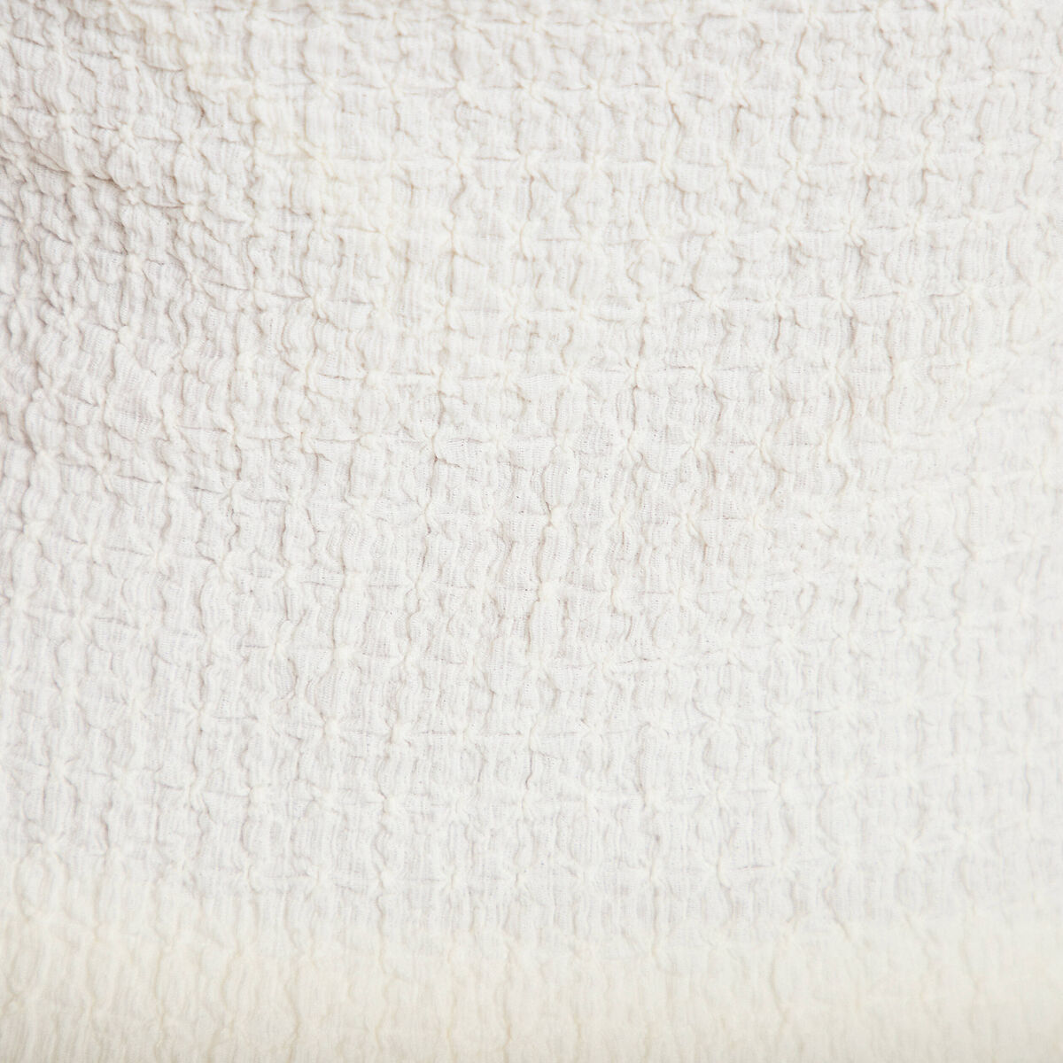 Top cintr&eacute; sans manches avec relief ecru femme