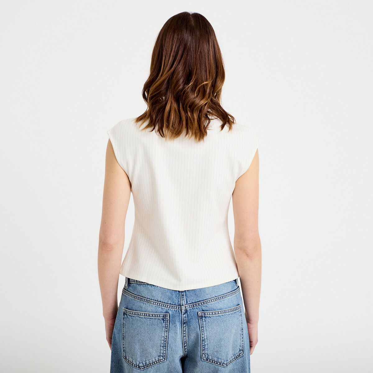 T-shirt ajust&eacute; sans manches ecru femme