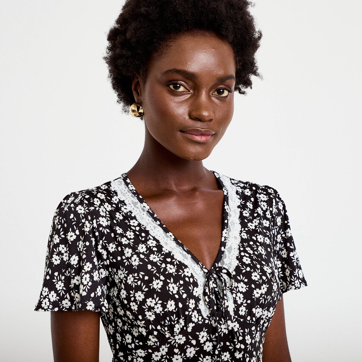 Robe courte d&eacute;tail dentelle noir femme