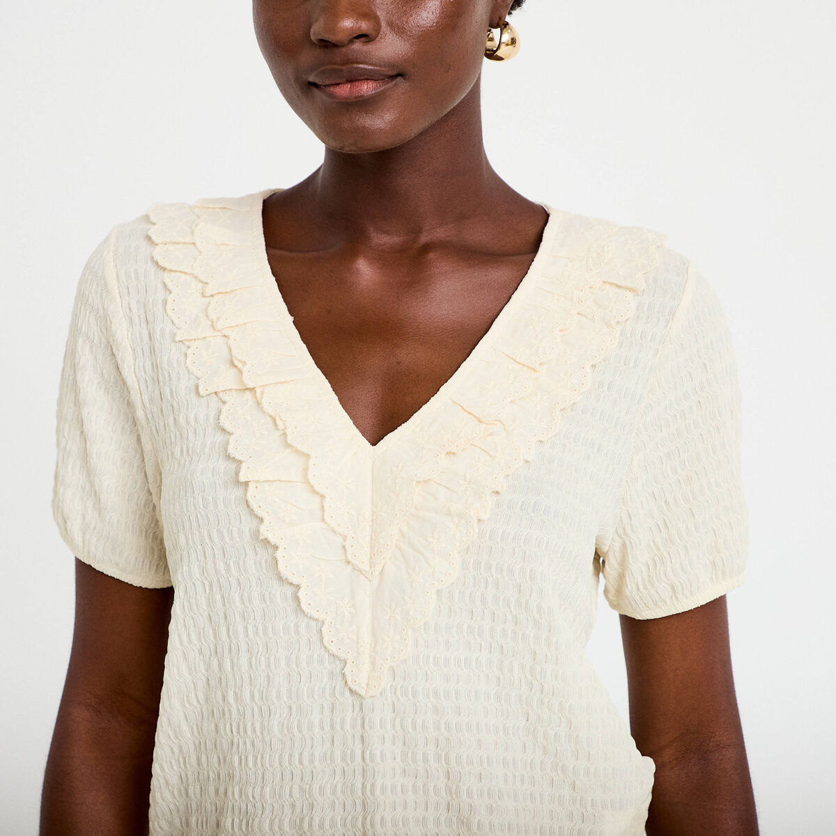 Blouse pliss&eacute;e col v manches courtes ecru femme