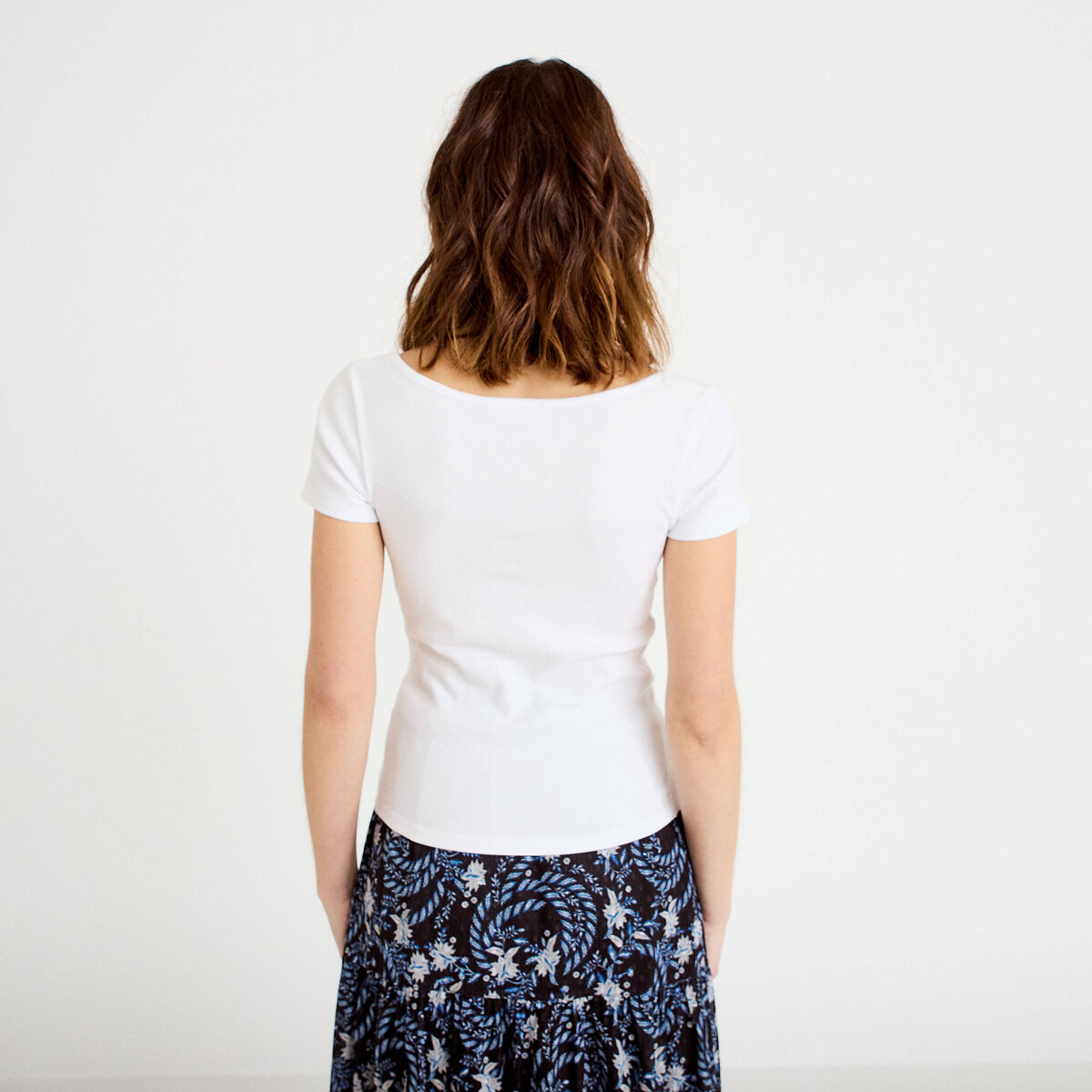 T-shirt c&ocirc;tel&eacute; blanc femme