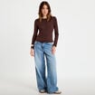 Gilet ajust&eacute; col rond manches longues marron fonc&eacute; femme