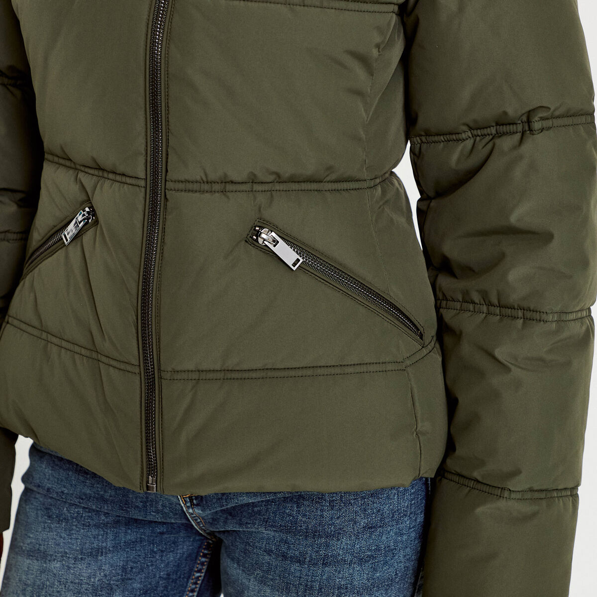 Doudoune cintr&eacute;e &agrave; capuche vert kaki femme