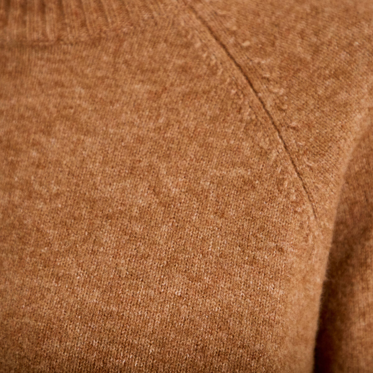 Pull col montant manches longues camel femme