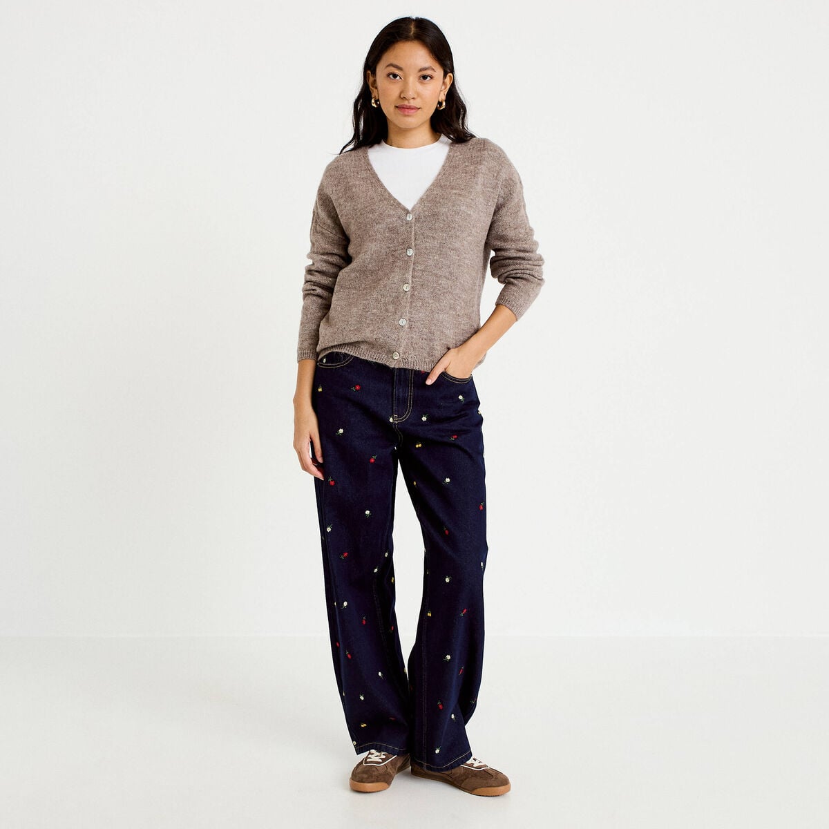 Jean avec broderie bleu marine femme