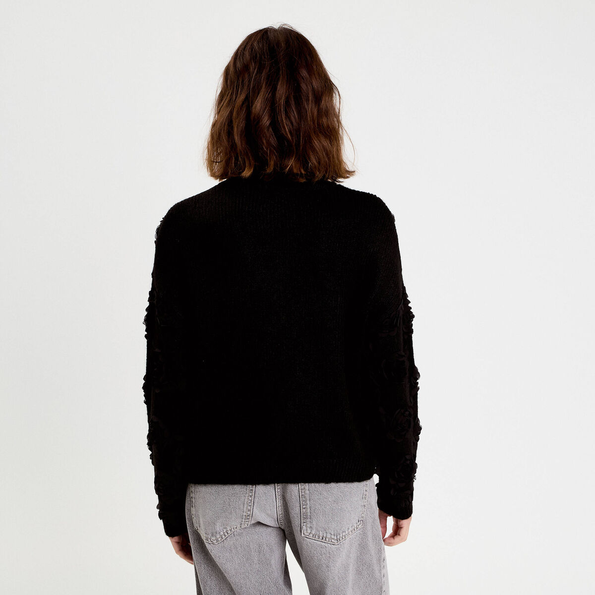 Pull fleurs en relief noir femme