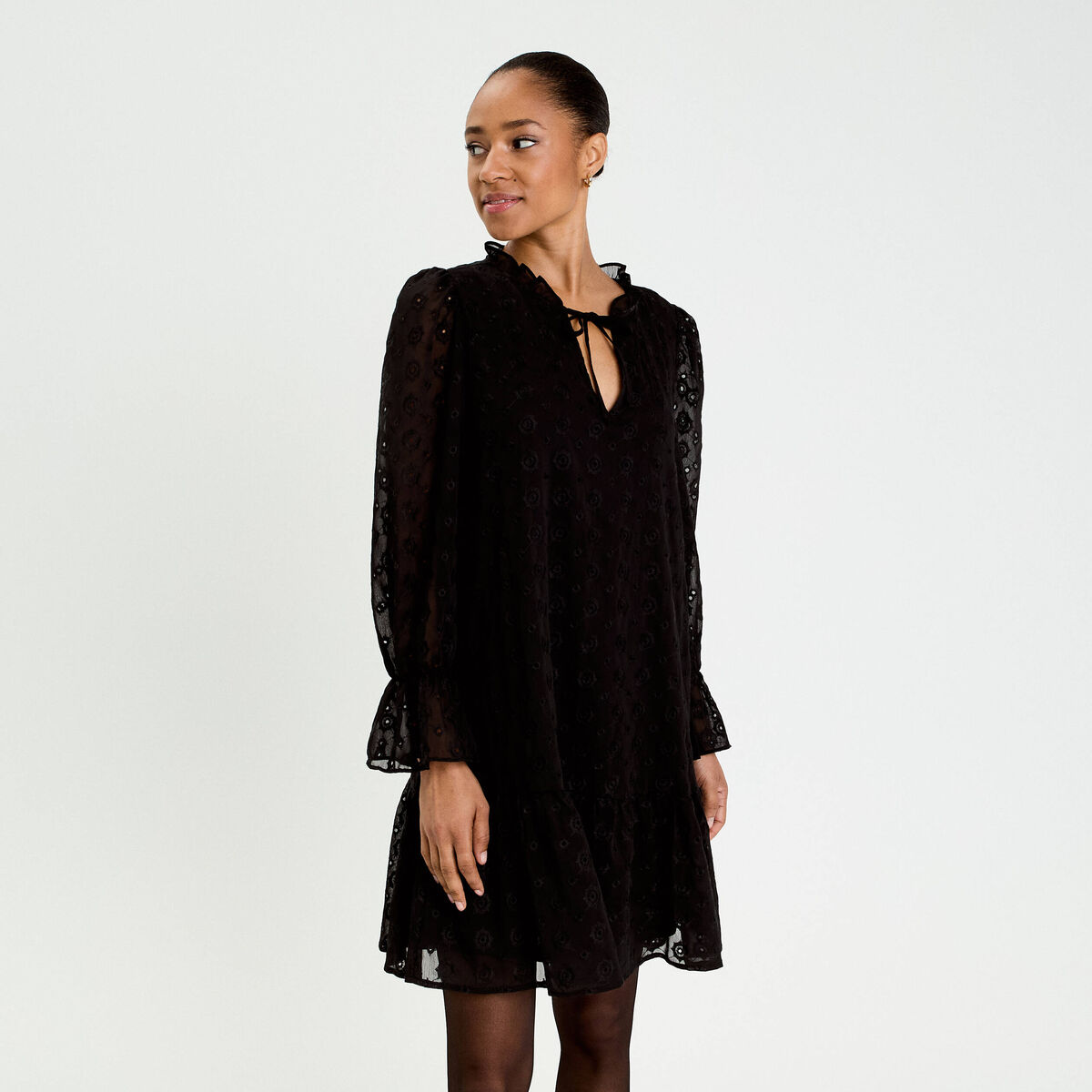 Robe &eacute;vas&eacute;e en voile brod&eacute; noir femme
