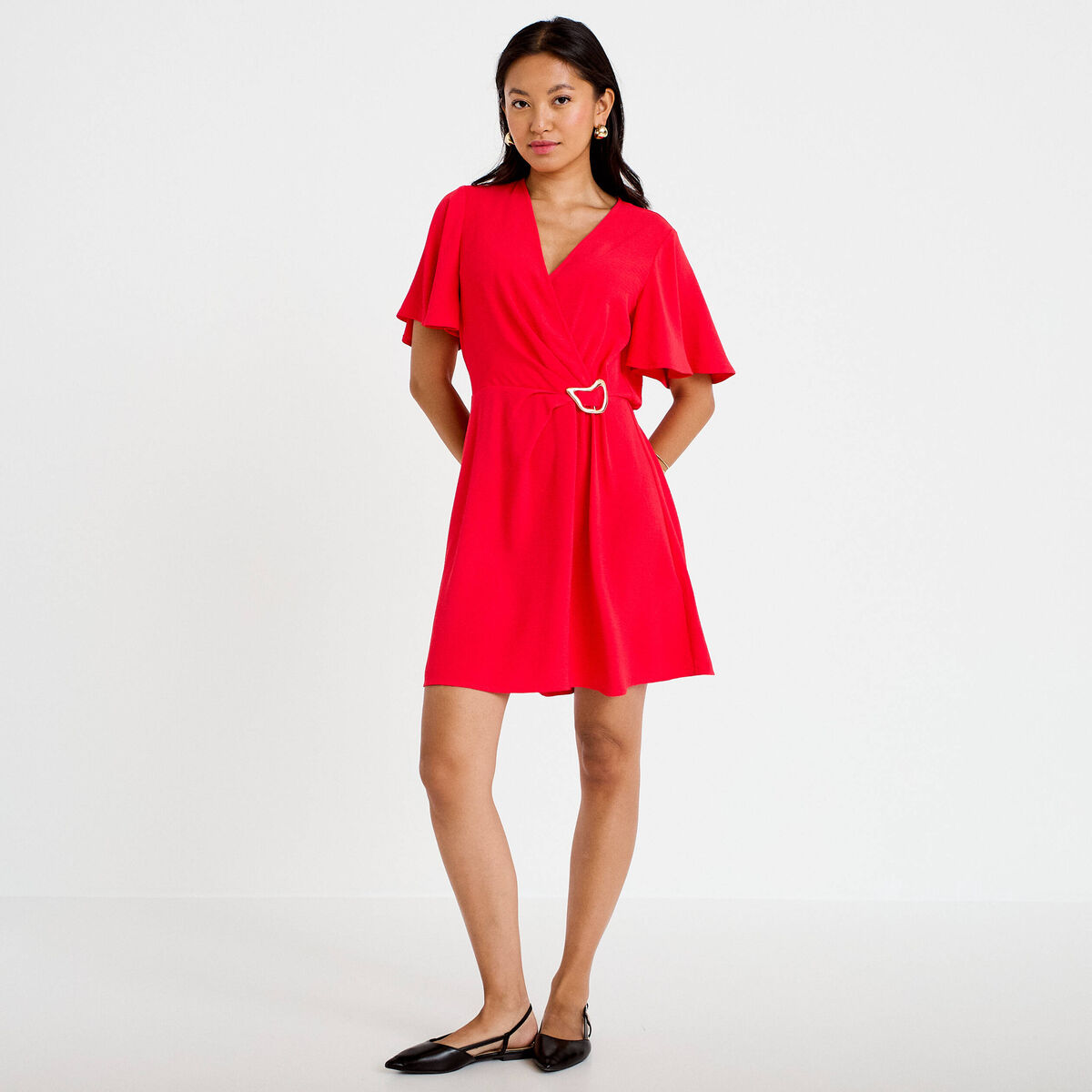 Robe courte &eacute;vas&eacute;e col v manches courtes rouge femme