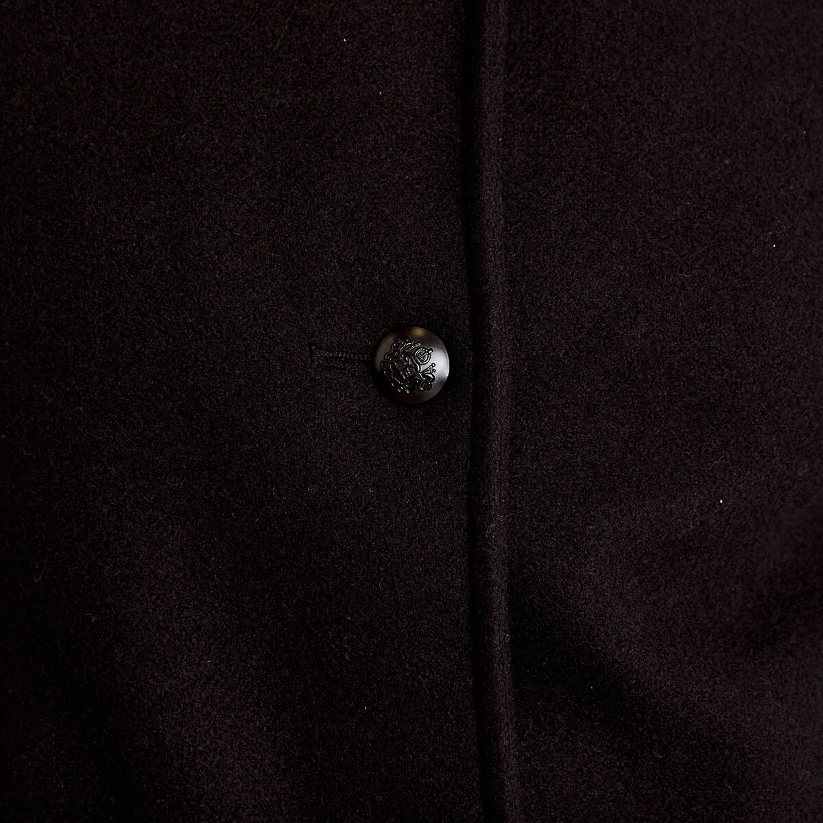 Veste droite courte col classique noir femme