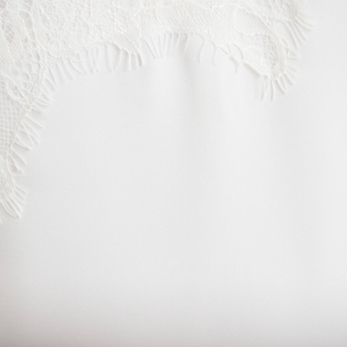 D&eacute;bardeur ajust&eacute; d&eacute;collet&eacute; dentelle ecru femme
