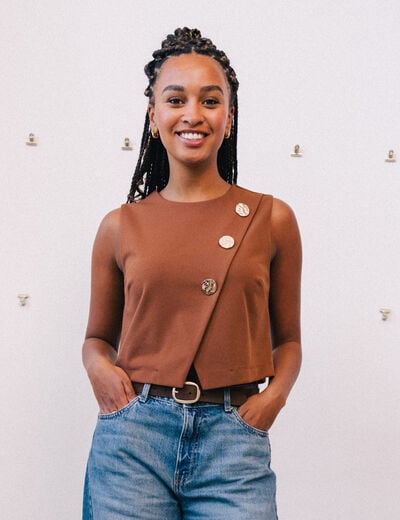 Top ajust&eacute; court sans manches col rond marron femme